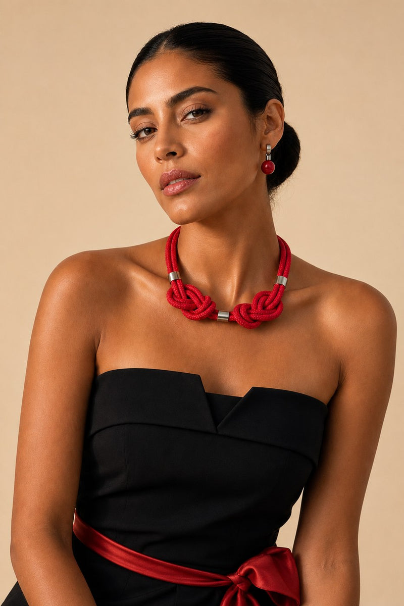Collar · Coral — en modelo