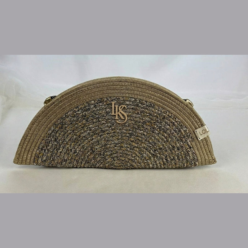 Clutch media luna en rafia dorada Lolikas
